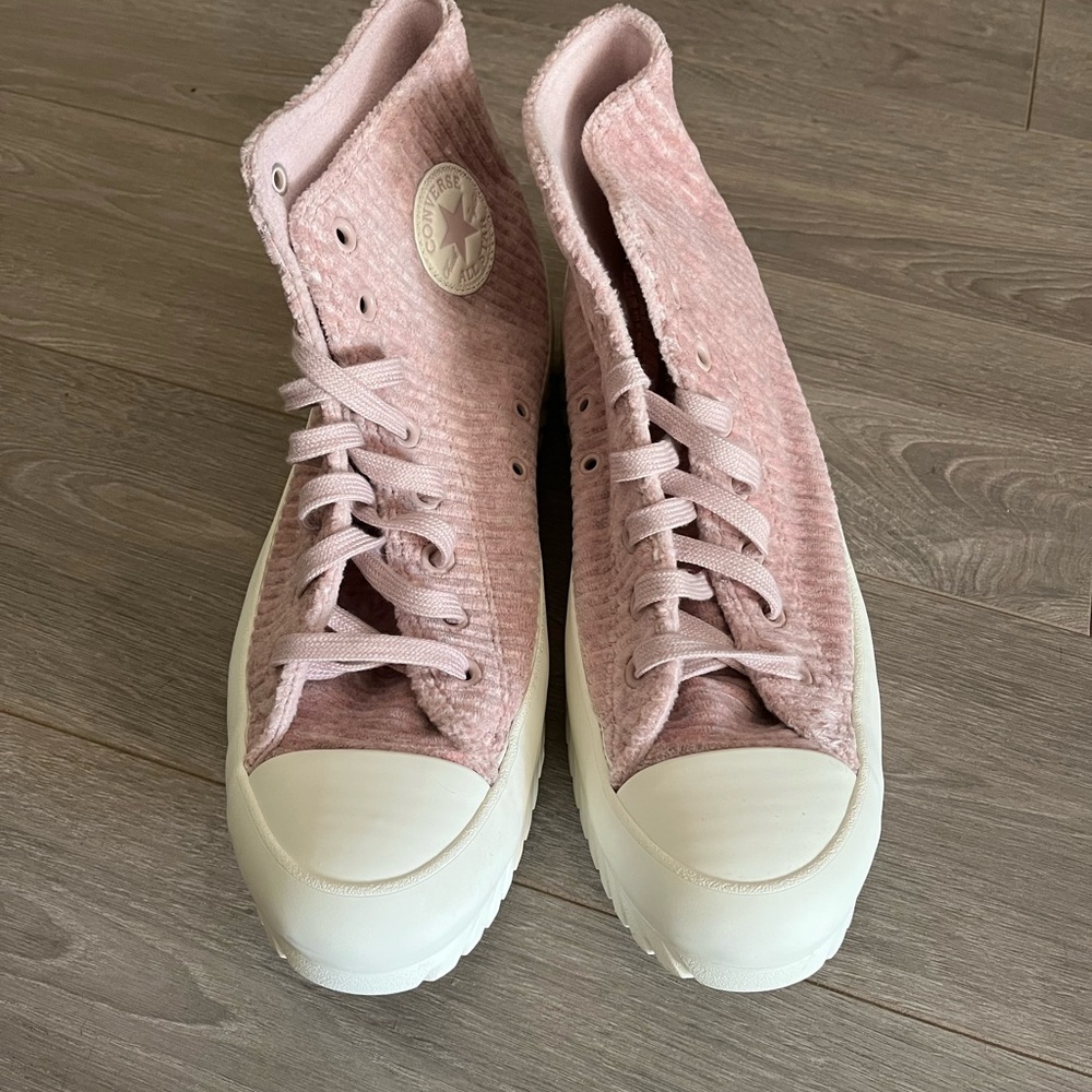 Never Worn Unisex Pink Corduroy High-Top Converse. Men’s US 10 / Women’s US 12
